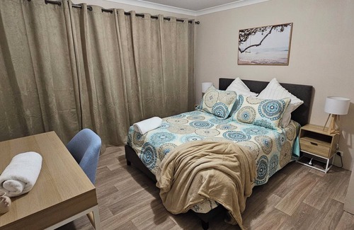 Hannans Casa | Spacious 5 bedroom house opposite IGA and golf course