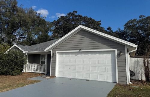 Alachua Casa | Spacious 5-bedroom house with AC, WiFi in pleasant Alachua