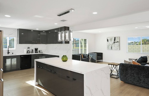 Southwest Anaheim Casa | Spacious 5-bedroom house near Disneyland and Knott's Berry Farm