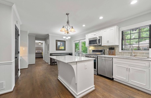 Sandy Springs Casa | Spacious 5-bedroom house in charming Sandy Springs with Hot Tub and Game Room