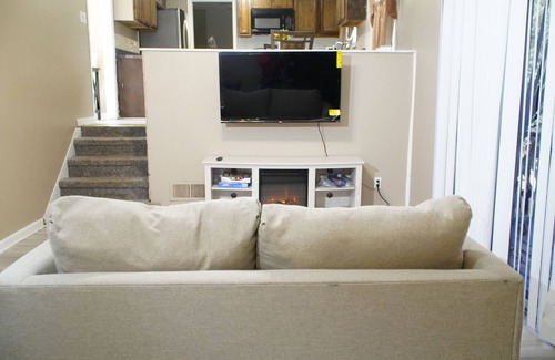 Leslie Estates Casa | Spacious 5-bedroom house with WiFi and AC in charming Decatur