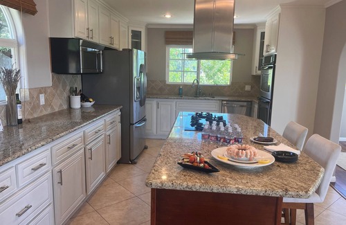 Mount Helix Casa | Spacious 5-bedroom house in lovely La Mesa with stunning views, lots of space