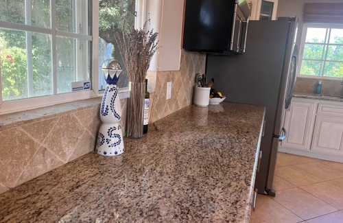 Mount Helix Casa | Spacious 5-bedroom house in lovely La Mesa with stunning views, lots of space
