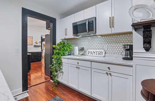 Opelika Casa | Spacious 5-bedroom house with AC and WiFi in charming Opelika