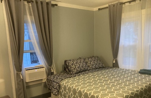 Pontiac Casa | "Spacious 5-Bedroom House in the Heart of Pontiac Free Parking WIFI