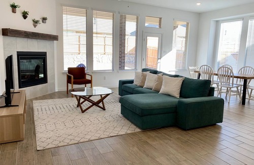 Fort Worth Casa | Spacious 5-bedroom house in Fort Worth w with WiFi, AC