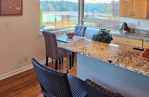 Seattle Metro Area Casa | Spacious 5-bedroom house in amazing Seattle with AC, Wi-Fi