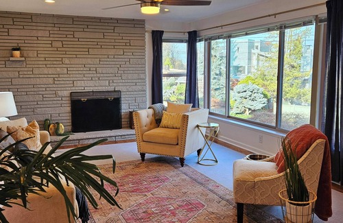 Seattle Metro Area Casa | Spacious 5-bedroom house in amazing Seattle with AC, Wi-Fi
