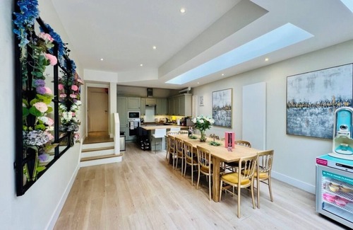 Thamesfield Casa | Spacious 5-bedroom house.Bring the whole family & friends.Prime location London