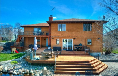 Ames Casa | Spacious 5-bedroom house in enchanting Ames with Wi-Fi, Close to the Action!!