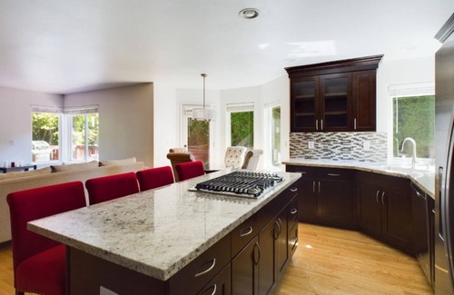 Kent Casa | Spacious 5-bedroom house in Kent with AC, WiFi and close to all amenities!