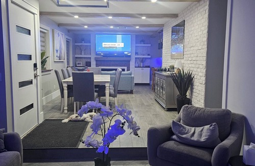 Lehi Casa | Spacious 5-bedroom house in charming Mesa with AC