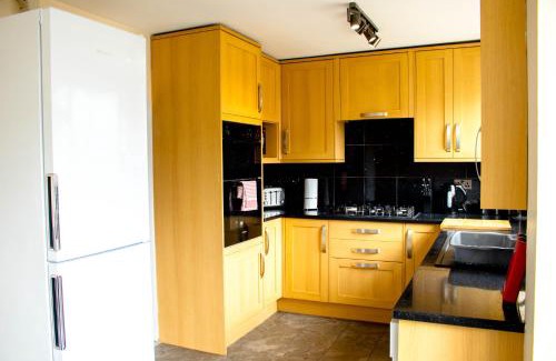 Tilbury Apartamento | Spacious 5 bedroom house!Tilbury!Free parking!