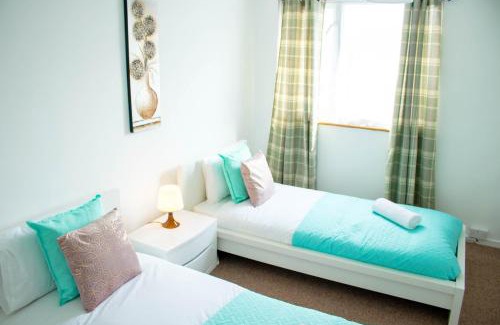 Tilbury Apartamento | Spacious 5 bedroom house!Tilbury!Free parking!