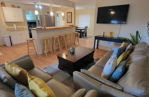 Cocoa Casa | Spacious 5-bedroom house Close to beaches and port in delightful Cocoa.