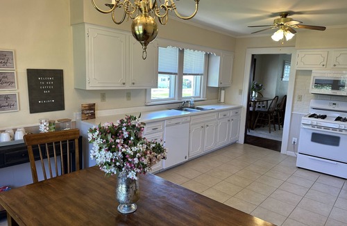 Culver Casa | Spacious 5-bedroom house on a quiet street right off the lake near the academy