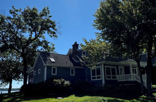 Culver Casa | Spacious 5-bedroom house on Culver’s beautiful Lake Maxinkuckee