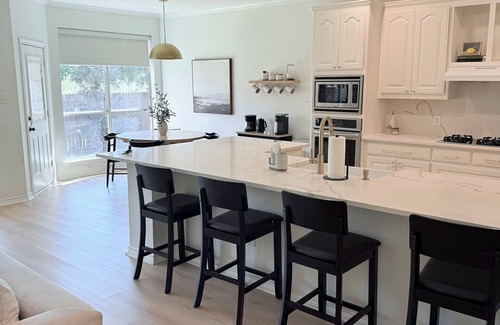 Hurst Casa | Spacious 5-bedroom house, SAFE and quiet neighborhood right next to the trail