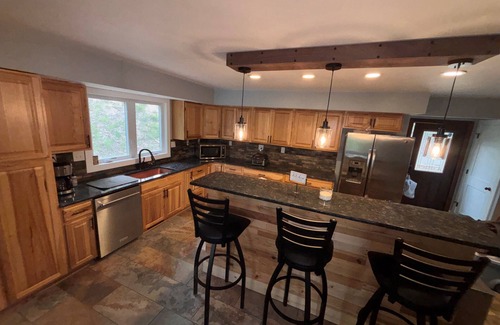 Mears Casa | Spacious 5-bedroom house with AC & WiFi overlooking peaceful Morris Lake