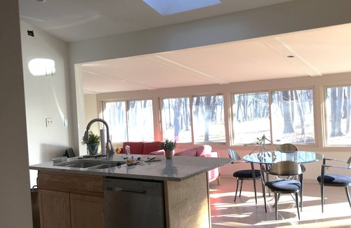 Mequon Casa | Spacious 5-bedroom house in awesome Mequon with WiFi, fitness room
