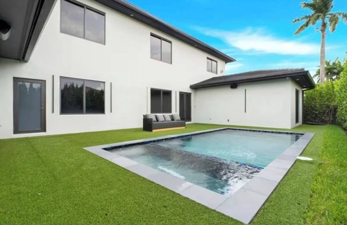 Miami Gardens Casa | Spacious 5-bedroom house with WiFi, AC in amazing Miami