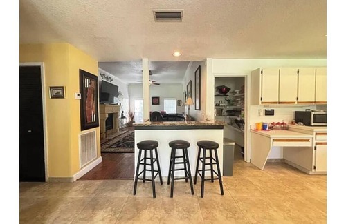 Odessa Casa | Spacious 5-bedroom house in amazing Odessa, 1 acre, Lake Front