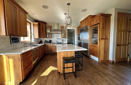 Belleville Casa | Spacious 5-bedroom house sleeps 14 with pool, hot tub, sauna and more!