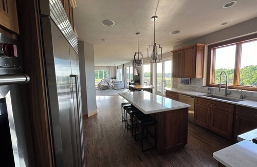 Belleville Casa | Spacious 5-bedroom house sleeps 14 with pool, hot tub, sauna and more!