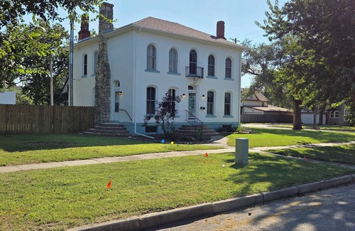 Newton Casa | Spacious 5-bedroom Italian Villa from 1875 with modern amenities.