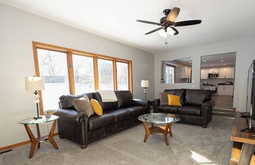 Kalamazoo Casa | Spacious 5-bedroom Kalamazoo Contemporary Retreat