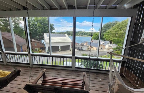 Lisbon Casa | Spacious 5-bedroom lake house in charming Hanoverton with hot tub, WiFi, AC
