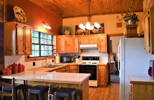 Flippin Cabina | Spacious 5-bedroom lodge in Flippin Ar, on the beautiful White River.