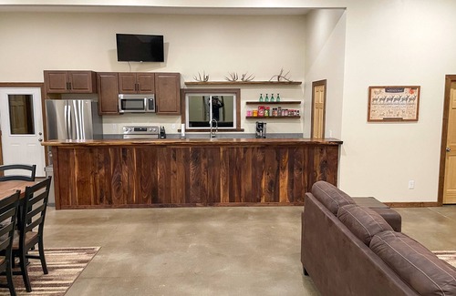 Moravia Cabina | Spacious 5 Bedroom Lodge Minutes to the Lake!