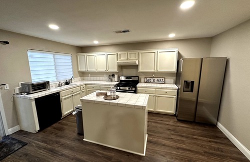 Yuba City Casa | Spacious 5-bedroom Modern Home Yuba City with massive backyard, newly remodeled