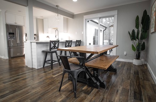 Northwest Raleigh Cabaña | Spacious 5 Bedroom, Pure Inviting Luxury Getaway with Separated Family Spaces
