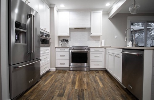 Northwest Raleigh Cabaña | Spacious 5 Bedroom, Pure Inviting Luxury Getaway with Separated Family Spaces