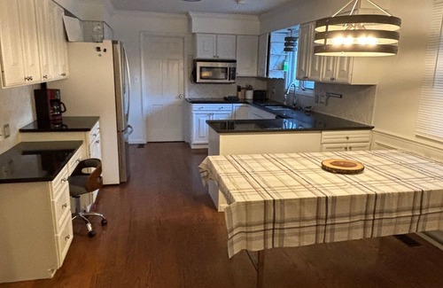 Hutchinson Casa | Spacious 5-bedroom Retreat with Pool and Tennis Court In Beautiful Neighborhood