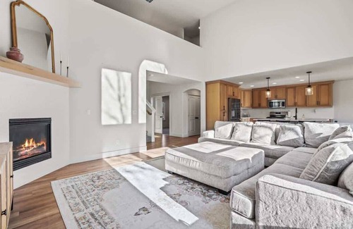 Meridian Casa | Spacious 5-Bedroom Retreat with Pool Access