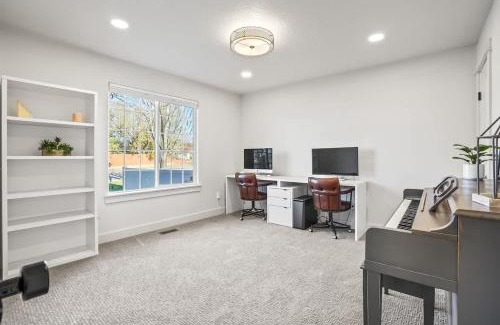 Meridian Casa | Spacious 5-Bedroom Retreat with Pool Access