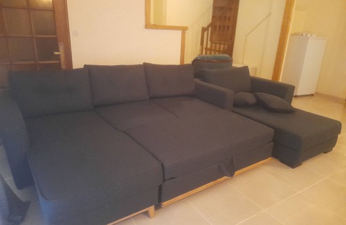 Combrand Casa | Spacious 5-bedroom townhome in terrific Combrand with WiFi