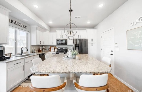 The Meadows Casa | Spacious 5-bedroom house in charming Castle Rock with AC, WiFi, fitness area