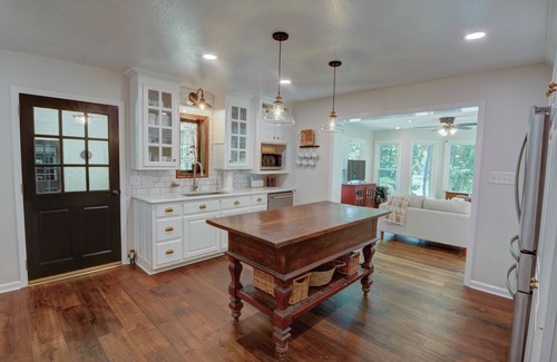 Gainesville Casa | Spacious 5-bedroom Lake Lanier home with Boathouse, WiFi & Whole House Generator