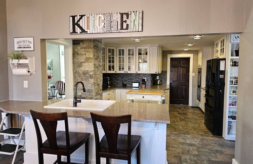 Indianapolis Otro | Spacious 5 bedroom Farmhouse Perfect for Family/Friend Reunions
