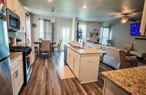 Lake Charles Casa | Spacious 5-bedroom house in marvelous Lake Charles with AC, WiFi