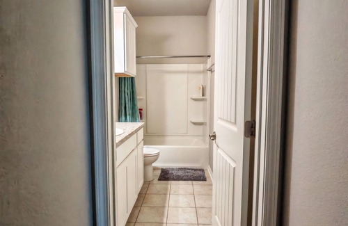 Lake Charles Casa | Spacious 5-bedroom house in marvelous Lake Charles with AC, WiFi
