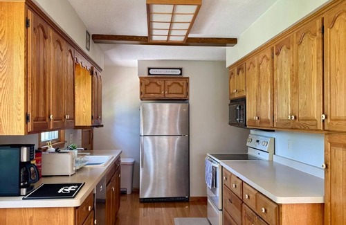 East Bloomington Casa | Spacious 5-bedroom house in pleasant Bloomington MN with AC