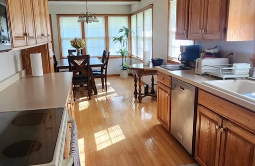 East Bloomington Casa | Spacious 5-bedroom house in pleasant Bloomington MN with AC