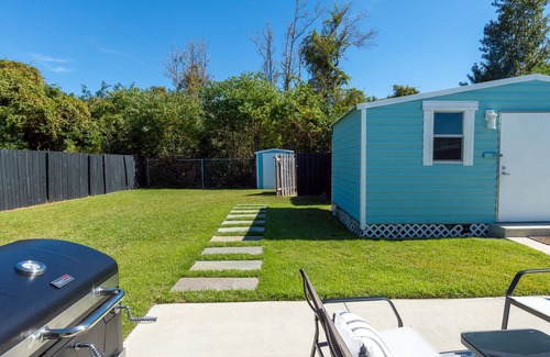 Highland City Casa | "Spacious 5-Bedroom Home with Versatile Living Areas and Private Pool