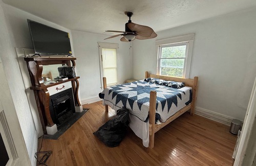 Parkersburg Casa | Spacious 5-bedroom house in charming Parkersburg with WiFi, AC