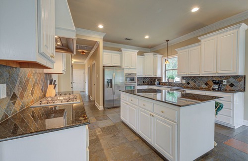 Prairieville Casa | Spacious 5-bedroom house with WiFi, Fireplace in superb Prairieville